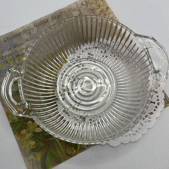 Farmhouse Clear Glass Candy Dish Bowl Side Handles 2 Earth Tone Spools of Thread - Picture 4 of 10